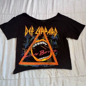 Def Leppard Love Bites Graphic Crop Top Tee